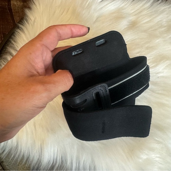 RBX Sports Sleeve IPhone 4/5 Performance Adjustable Armband Black - Picture 6 of 9